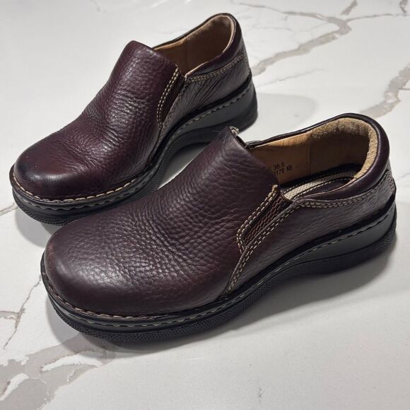 Born | Handcrafted Footwear Women’s Brown Pebbled Leather Slip on Loafers Size 6 - Picture 1 of 14